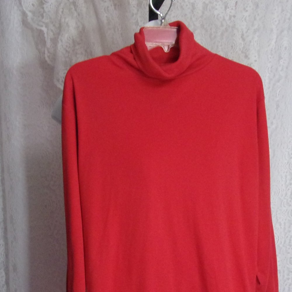 Red Turtleneck GUC Size Large